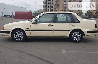 Седан Volvo 460 1992 в 
