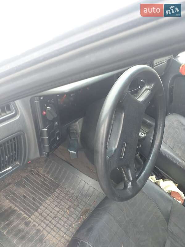 Седан Volvo 460 1993 в Звягелі