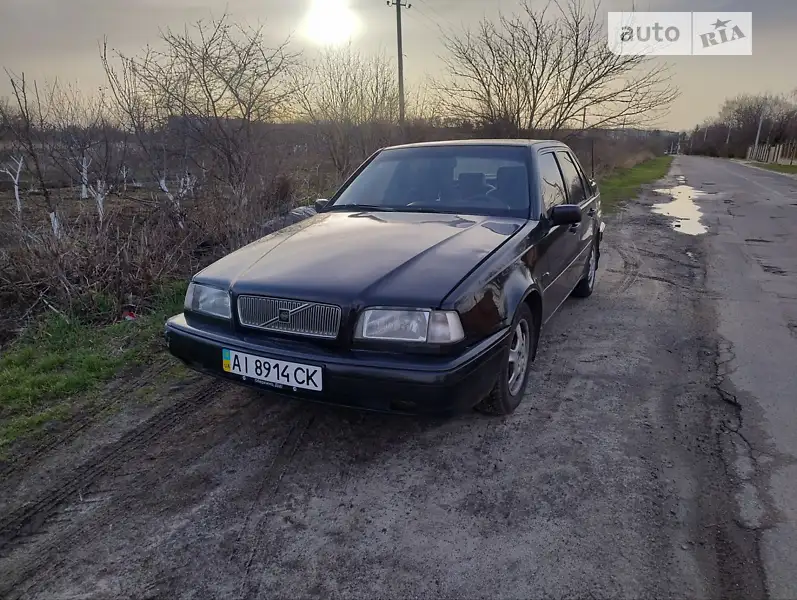 Volvo 460 1990