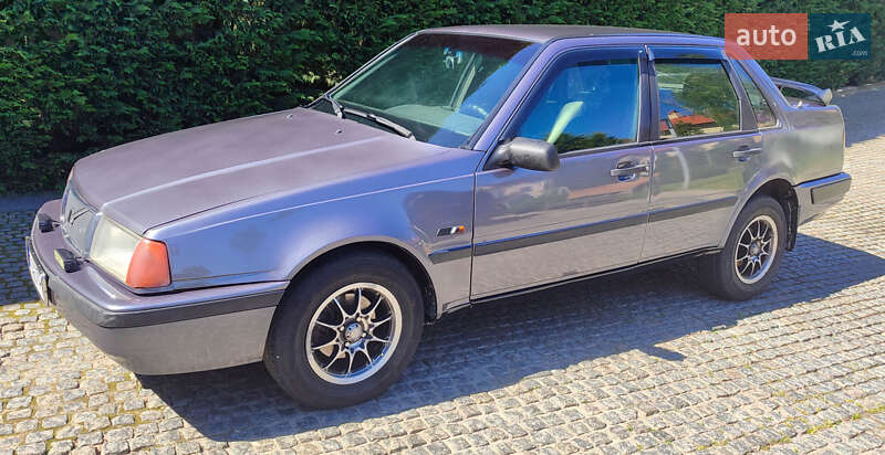 Седан Volvo 460 1991 в 