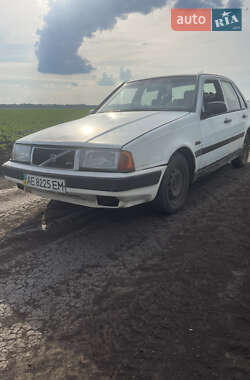 Седан Volvo 460 1993 в 