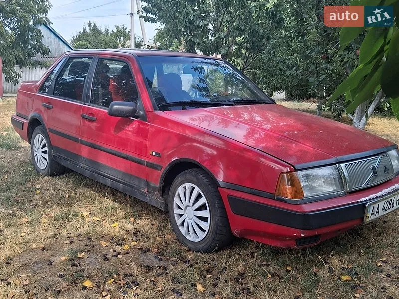 Volvo 460 1990