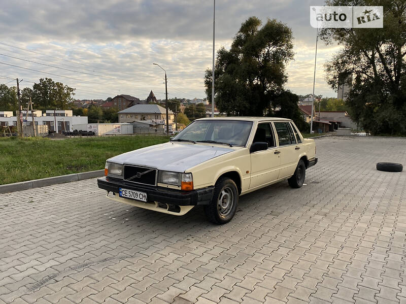 Седан Volvo 740 1986 в Чернівцях