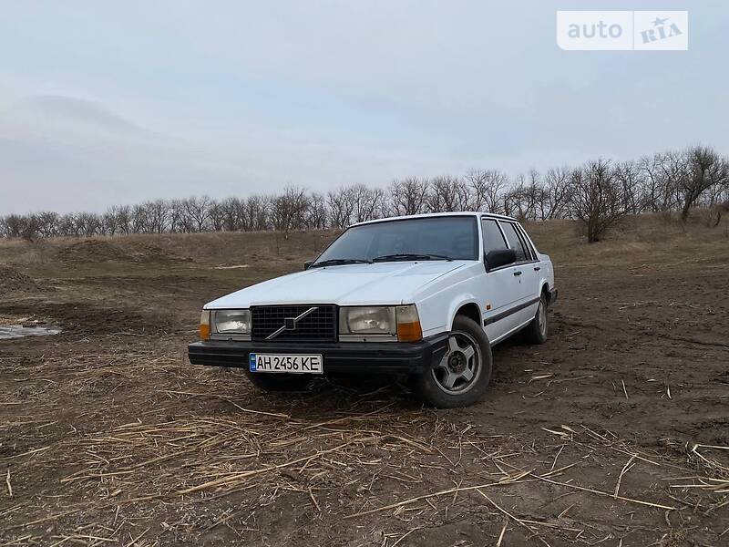Седан Volvo 740 1986 в Новомосковську