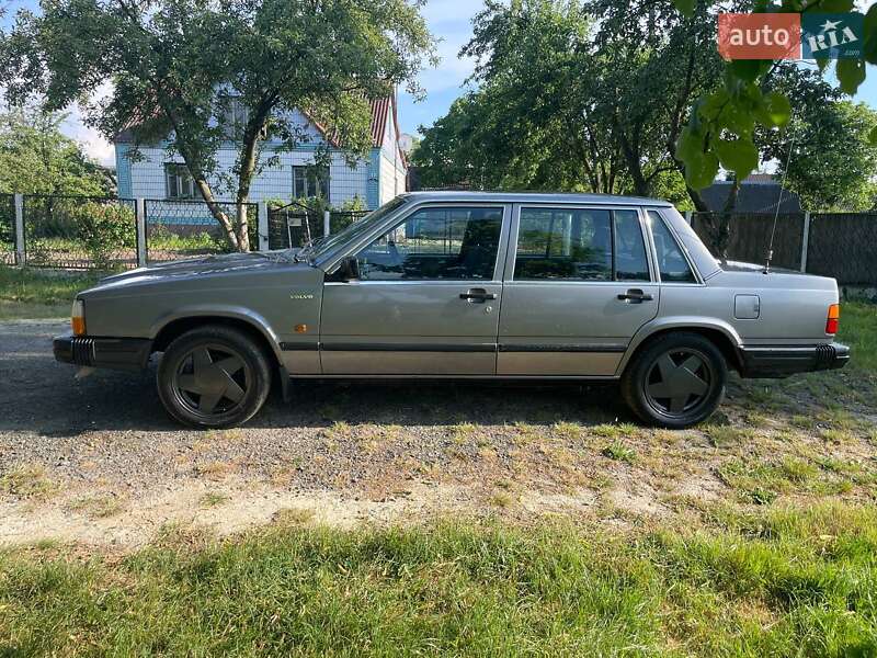 Седан Volvo 740 1988 в Камне-Каширском