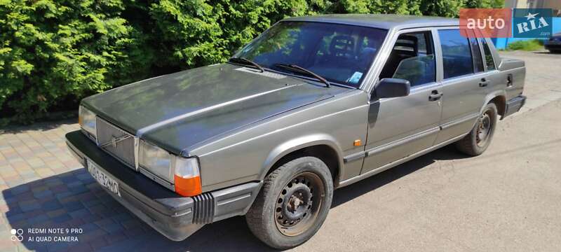 Седан Volvo 740 1985 в Чернівцях