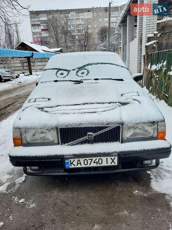 Седан Volvo 740 1988 в Староконстантинове