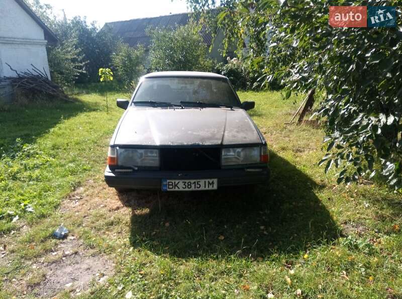 Седан Volvo 940 1993 в Ровно