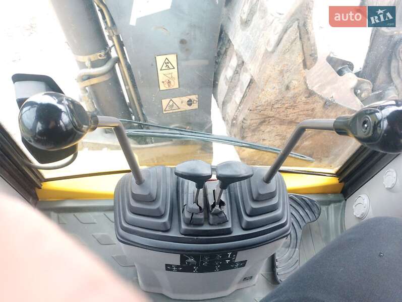 Экскаватор погрузчик Volvo BL 61B 2012 в Киеве