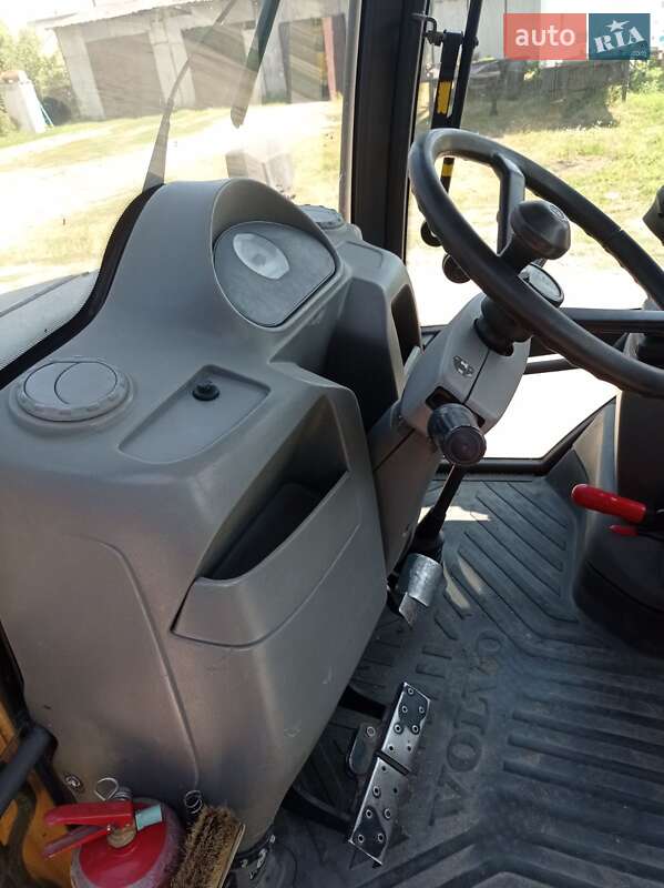 Экскаватор погрузчик Volvo BL 71 2005 в Староконстантинове фото 14 Экскаватор погрузчик Volvo BL 71 2005 в Староконстантинове