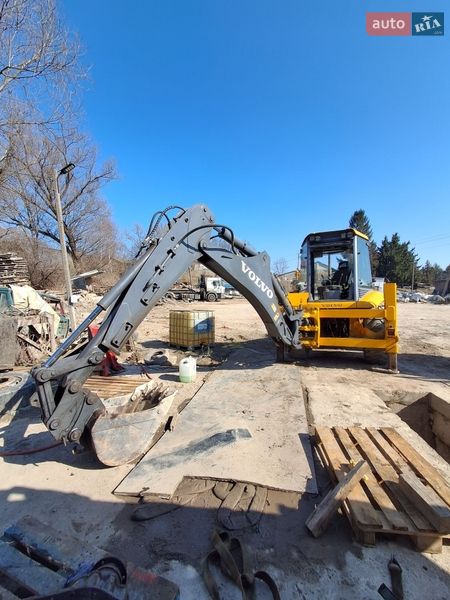 Колісний екскаватор Volvo BL 71 2005 в Пустомитах