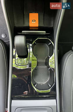 Позашляховик / Кросовер Volvo C40 Recharge 2022 в 