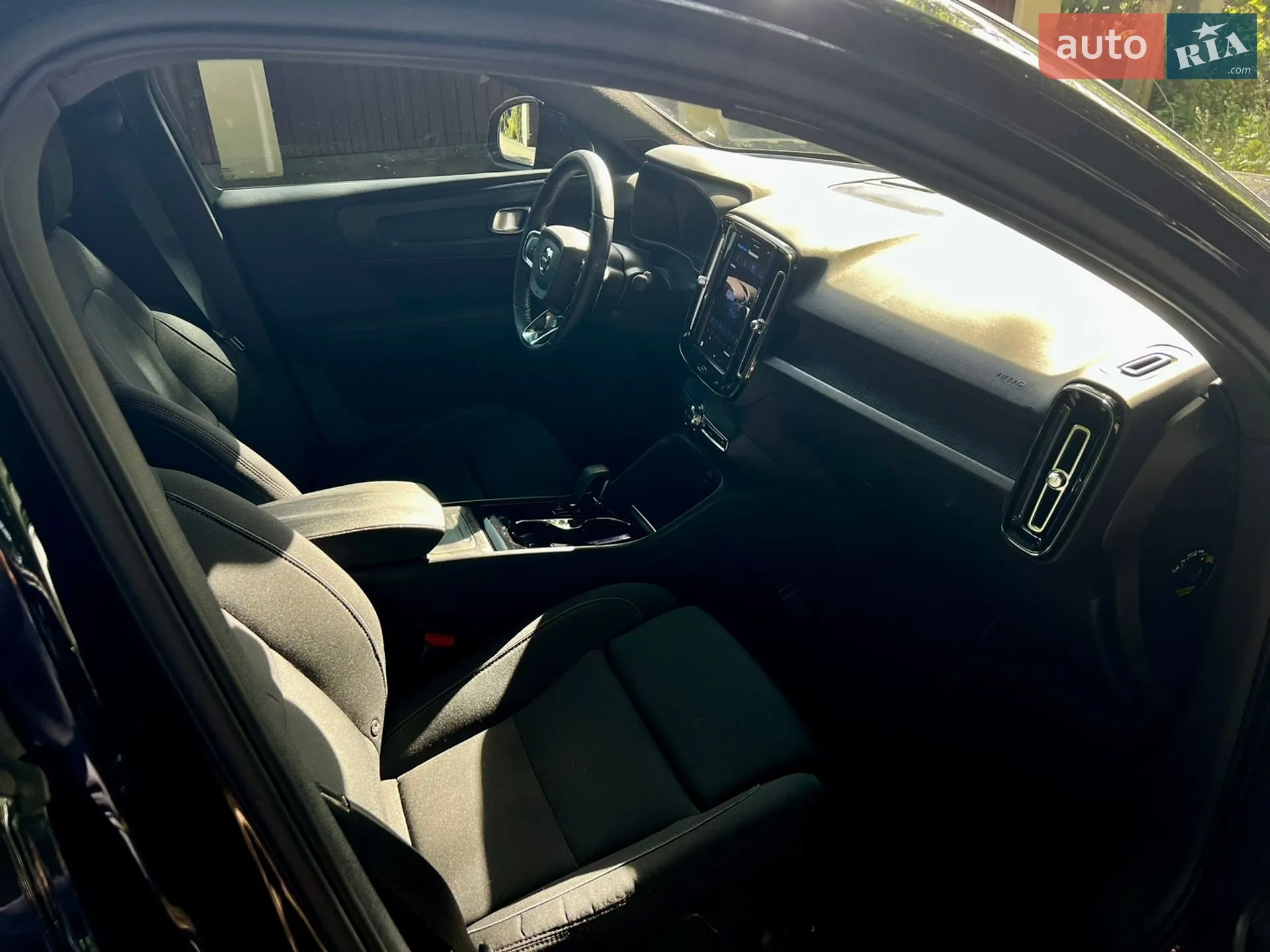Volvo C40 Recharge 2023 VIN YV1XKEFV8P2061369 фото оголошення 13 з 19