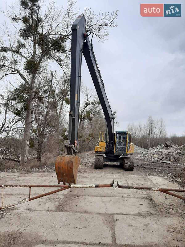 Гусеничний екскаватор Volvo EC 210B LC 2002 в Києві
