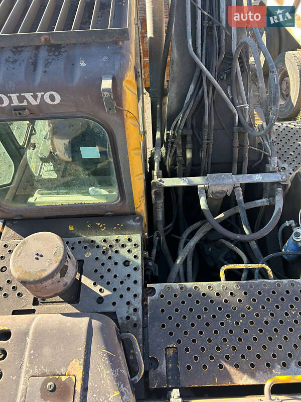 Гусеничный экскаватор Volvo EC 240 BNLC 2004 в Каменском