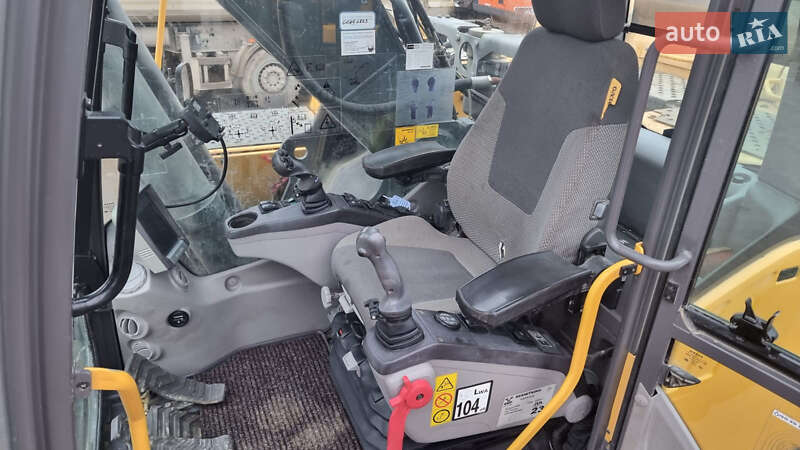 Гусеничний екскаватор Volvo EC 300DL 2014 в Одесі фото 6 Гусеничний екскаватор Volvo EC 300DL 2014 в Одесі