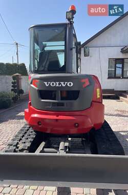 Гусеничный экскаватор Volvo ECR 50D 2016 в 