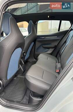 Внедорожник / Кроссовер Volvo EX30 2023 в 