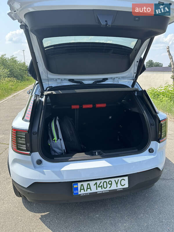 Внедорожник / Кроссовер Volvo EX30 2024 в Киеве