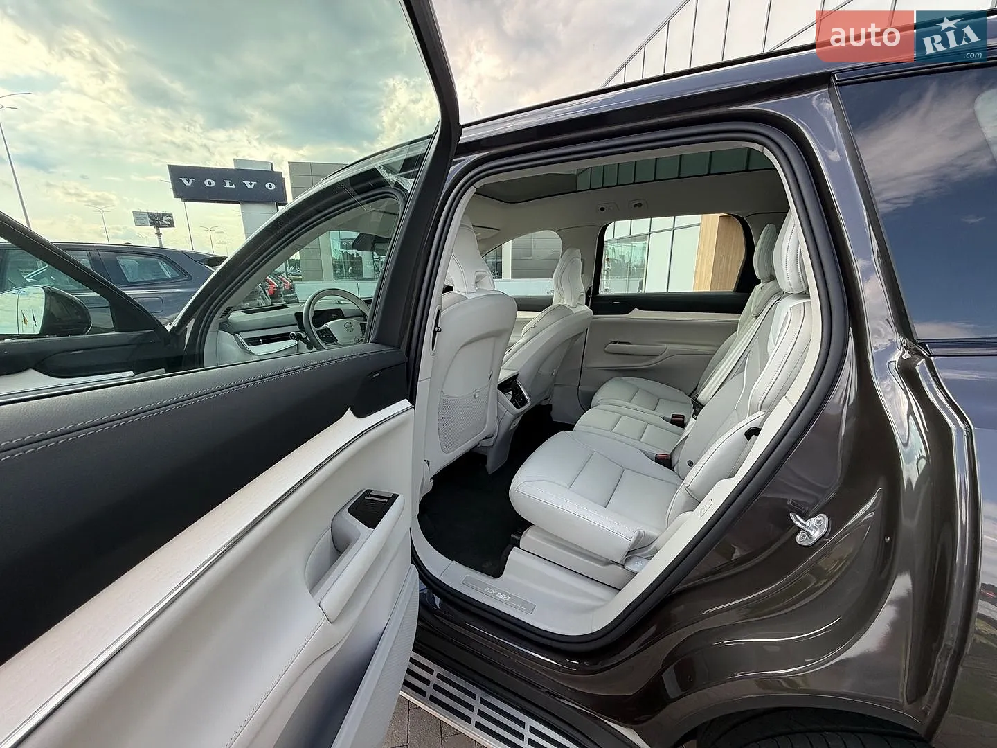 2025 Volvo EX90 - мініатюра 19