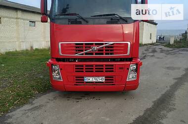 Тягач Volvo F12 2002 в Ровно