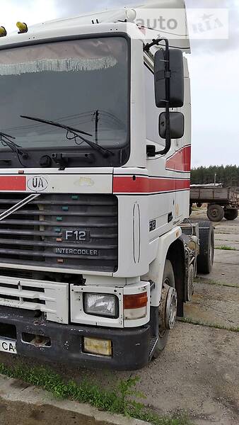 Тягач Volvo F12 1994 в Кременной