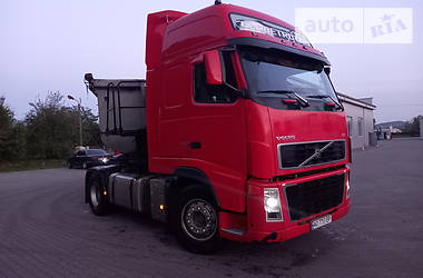 Тягач Volvo F12 2008 в Тячеве