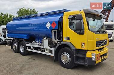 Бензовоз Volvo FE 2011 в Черновцах