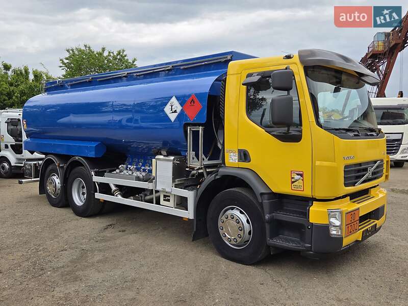 Бензовоз Volvo FE 2011 в 