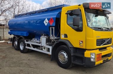 Бензовоз Volvo FE 2011 в Чернівцях