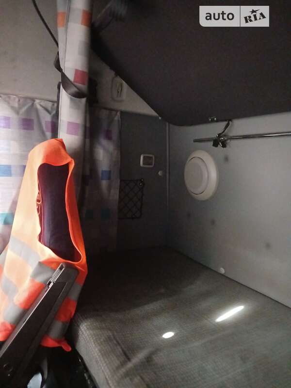 Вантажний фургон Volvo FH 12 2003 в Сумах