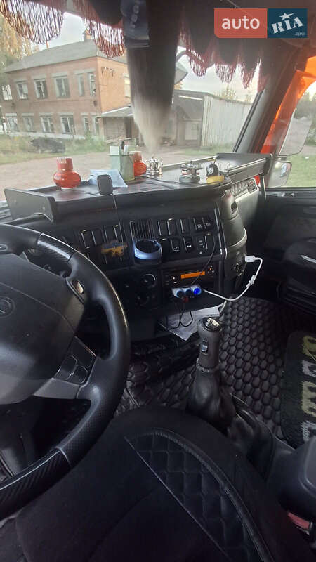 Тентованый Volvo FH 12 2005 в Ичне