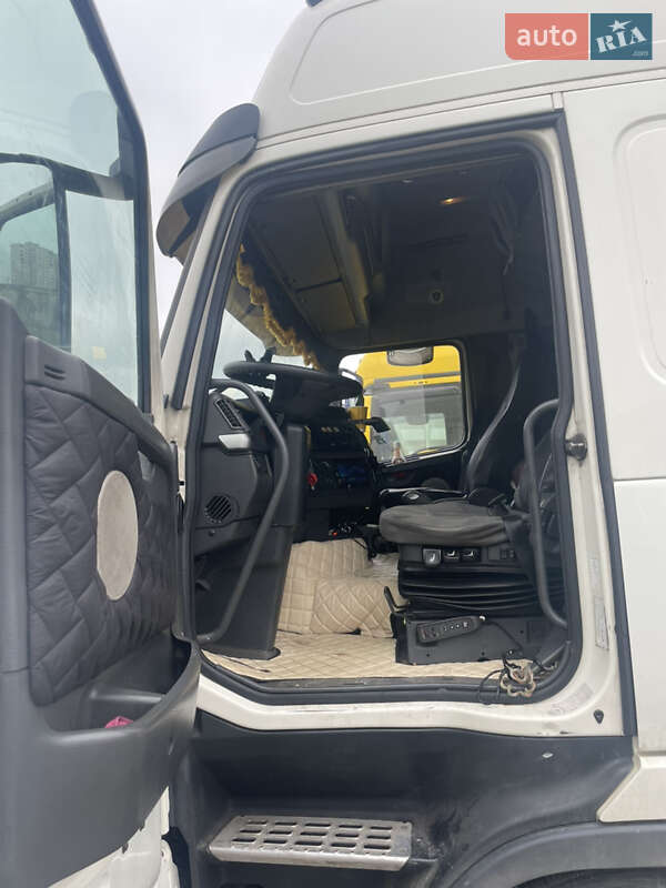 Грузовой фургон Volvo FH 12 2006 в Харькове