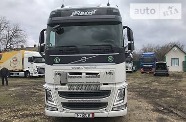 Контейнеровоз Volvo FH 13 2015 в Залещиках