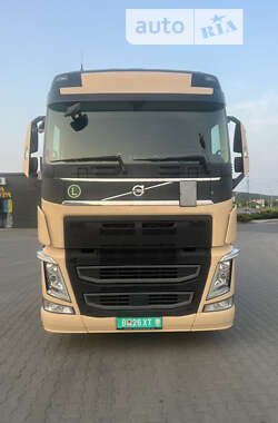 Тягач Volvo FH 13 2015 в Мукачевому