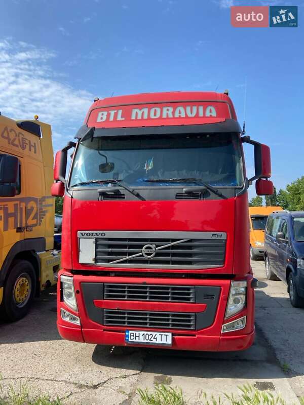 Контейнеровоз Volvo FH 13 2012 в 