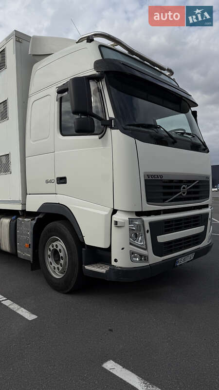 Для перевезення тварин Volvo FH 13 2012 в Дніпрі