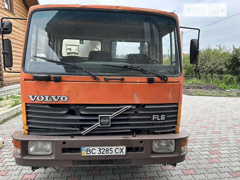 Самоскид Volvo FL 6 1993 в Комарному