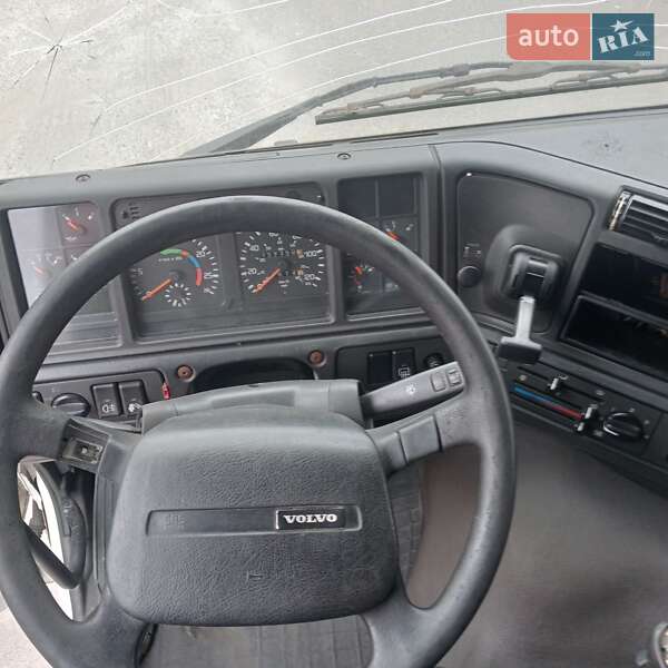 Тягач Volvo FM 12 2000 в Чернигове