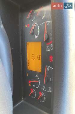 Грузовой фургон Volvo FM 12 2002 в 
