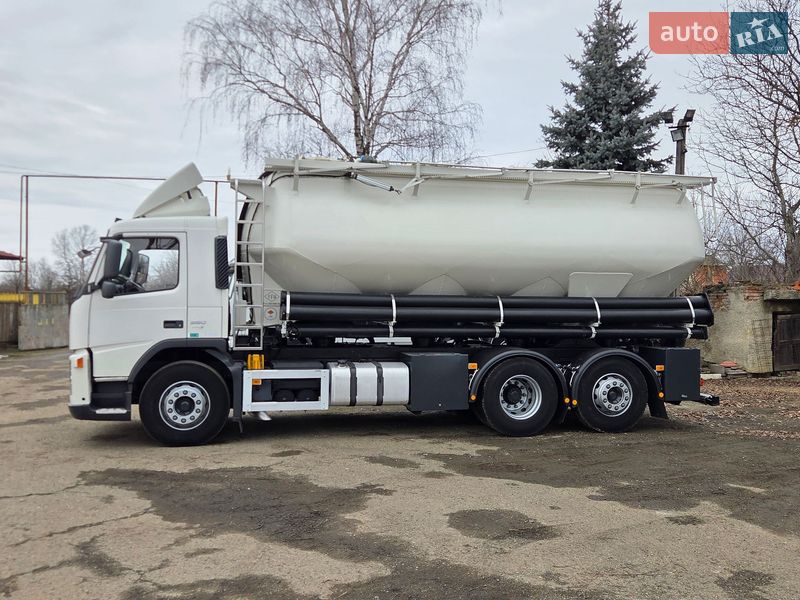 Кормовоз Volvo FM 9 2008 в Черновцах
