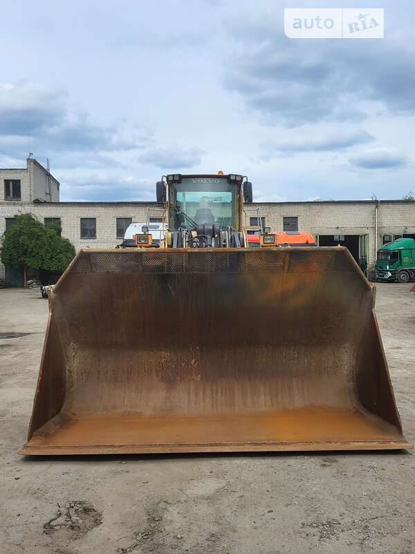 Фронтальный погрузчик Volvo L 180 2007 в Киеве