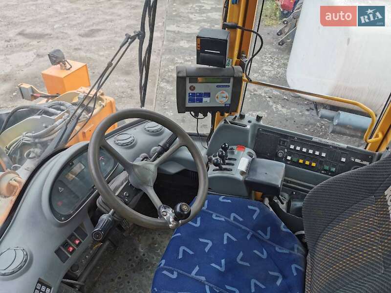 Фронтальный погрузчик Volvo L 180 2008 в Киеве
