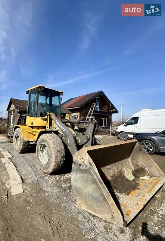 Фронтальный погрузчик Volvo L 35D 1999 в 