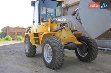 Фронтальный погрузчик Volvo L30B 2002 в 