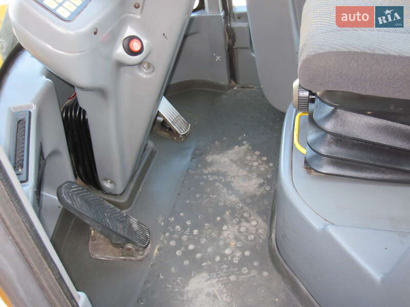 Фронтальні навантажувачі Volvo L30B 2002 в Вінниці