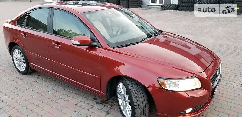 Седан Volvo S40 2011 в Сарнах