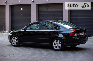 Седан Volvo S40 2010 в Стрые