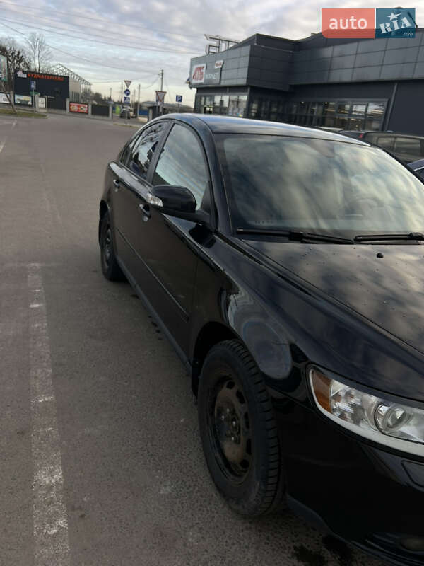 Седан Volvo S40 2009 в Львове