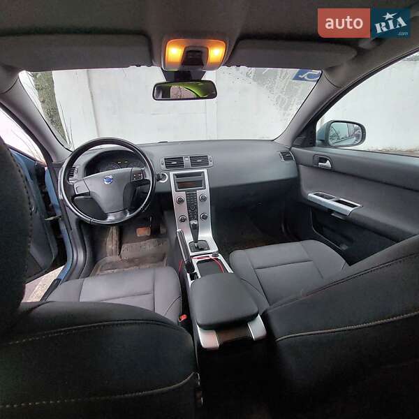 Седан Volvo S40 2010 в Полтаве